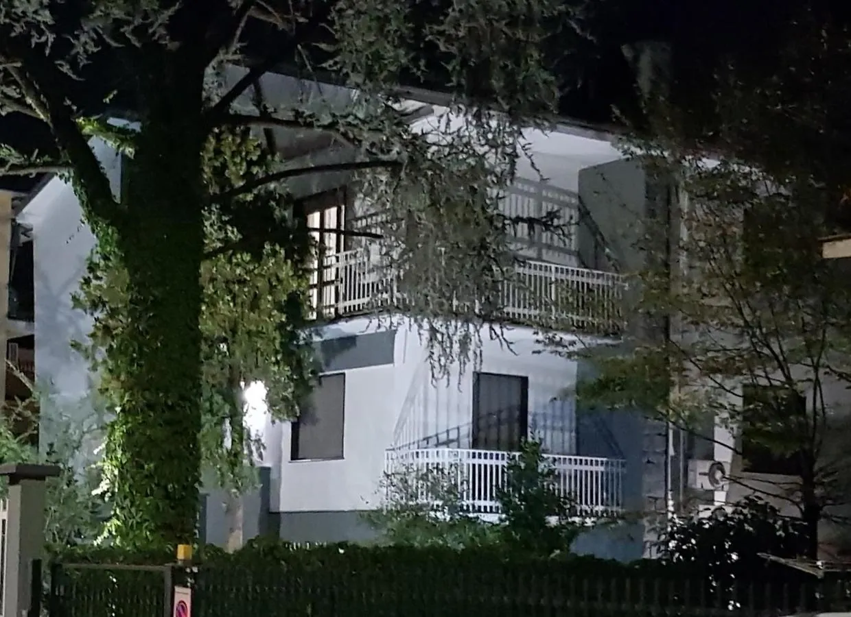 Residenza Villa Cristalli 皮亚琴察 3*,  意大利