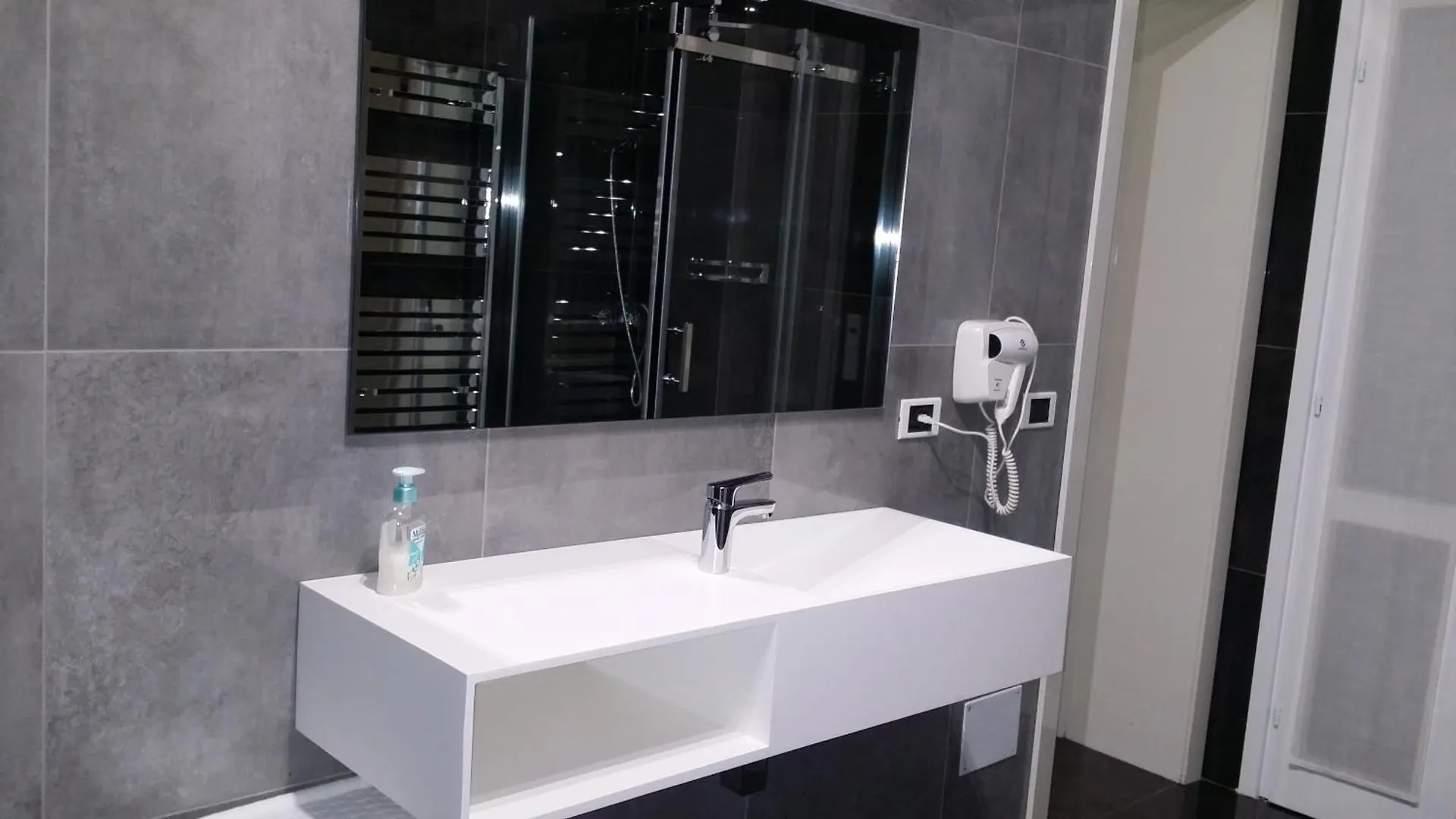 Residenza Villa Cristalli Piacenza 3*,